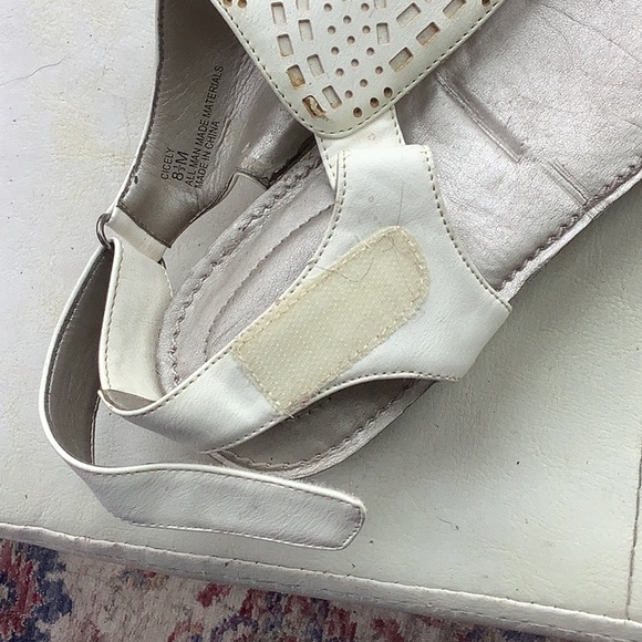 White sandals - Picture 5 of 8